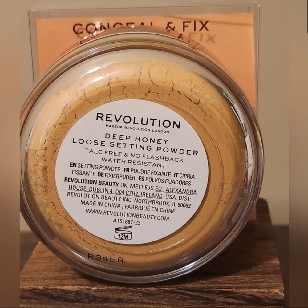 Makeup Revolution Conceal & Fix Loose Setting Powder Deep Honey 0.45oz New